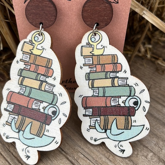 Mo Willems “Pigeon and Duck Reading Books” Teacher Book Character earrin… - Picture 6 of 12